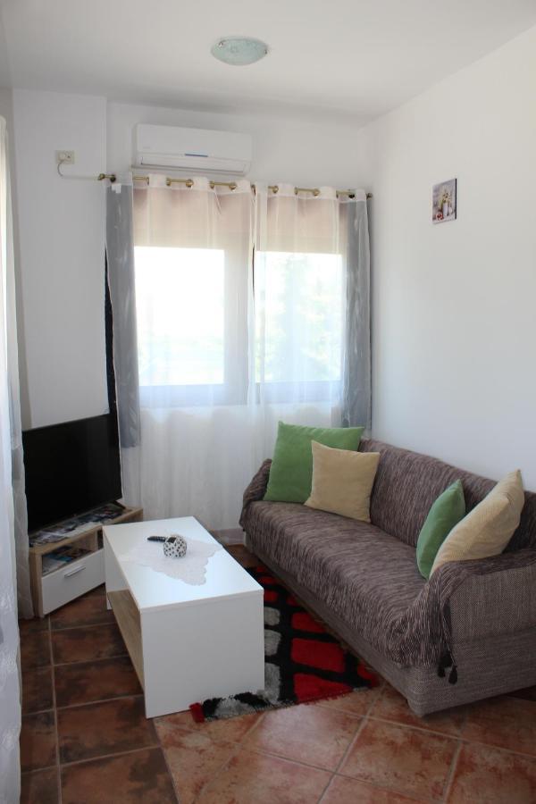 רייקה Apartment Mis Floura מראה חיצוני תמונה
