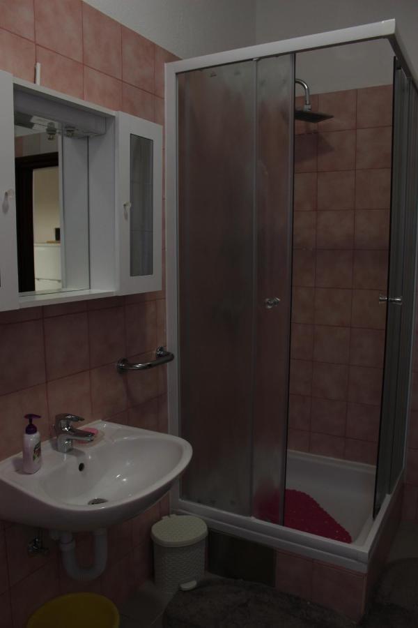 רייקה Apartment Mis Floura מראה חיצוני תמונה