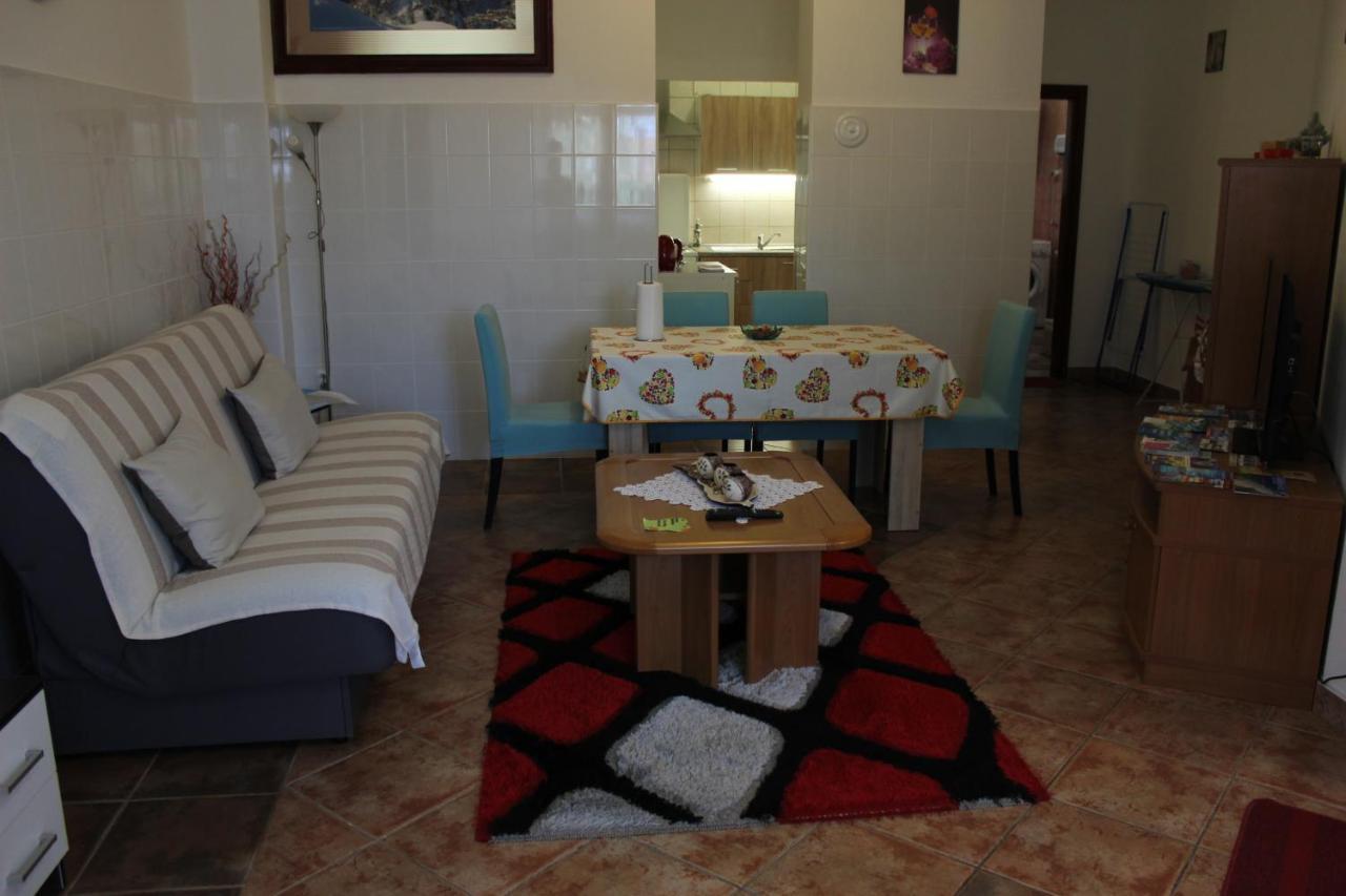 רייקה Apartment Mis Floura מראה חיצוני תמונה