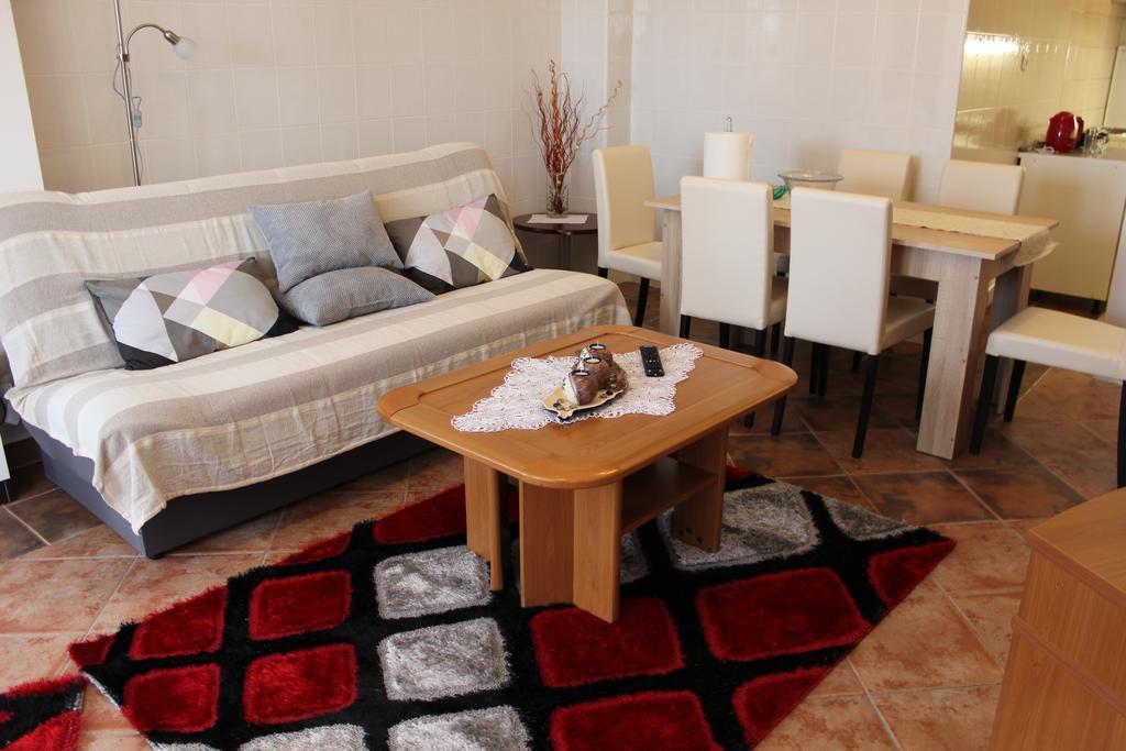 רייקה Apartment Mis Floura מראה חיצוני תמונה