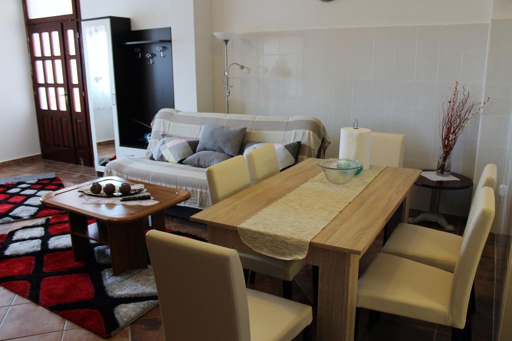 רייקה Apartment Mis Floura מראה חיצוני תמונה