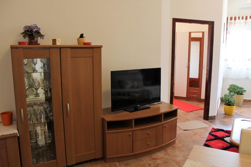 רייקה Apartment Mis Floura מראה חיצוני תמונה