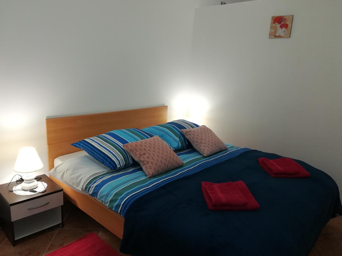 רייקה Apartment Mis Floura מראה חיצוני תמונה