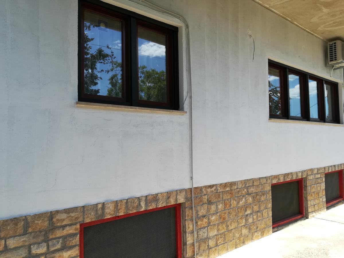 רייקה Apartment Mis Floura מראה חיצוני תמונה