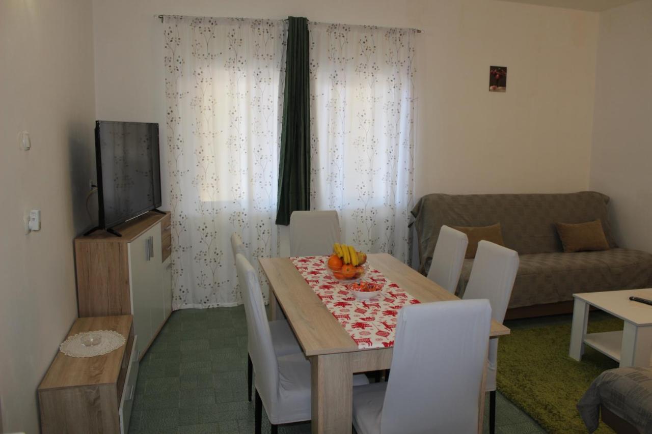 רייקה Apartment Mis Floura מראה חיצוני תמונה