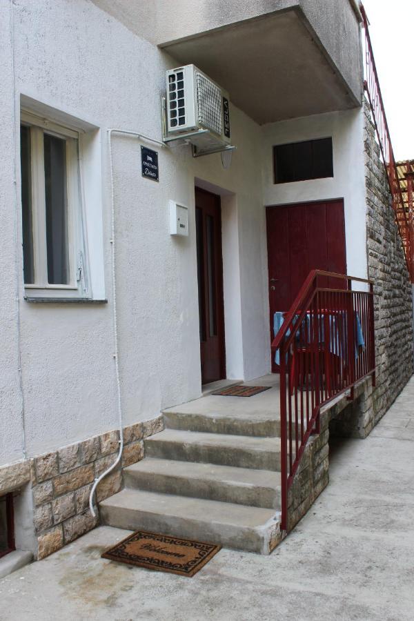 רייקה Apartment Mis Floura מראה חיצוני תמונה